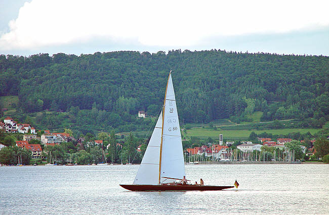 Segelboot vor Ludwigshafen